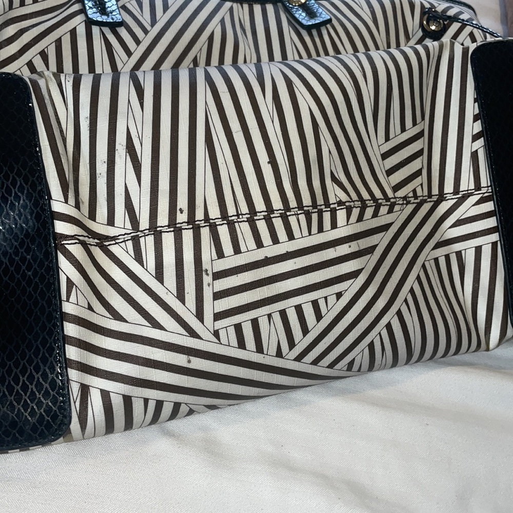 HENRI BENDEL disturbed stripe tote 🙀 - Picture 5 of 16